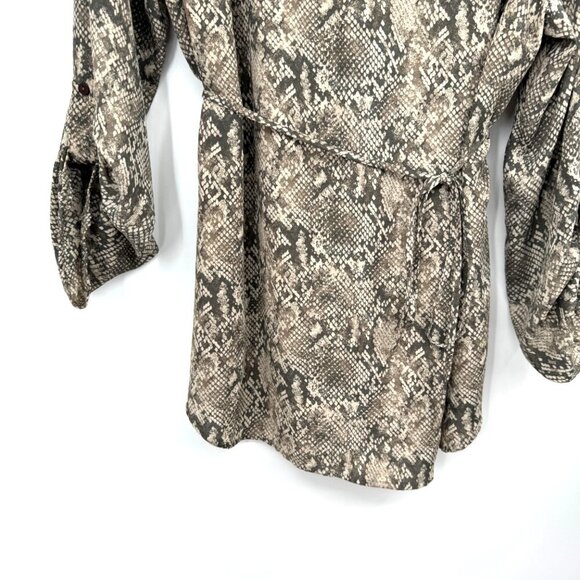 NWT Motherhood Maternity Snake Print Shirt Woman’s size XL gray cream - Picture 5 of 10